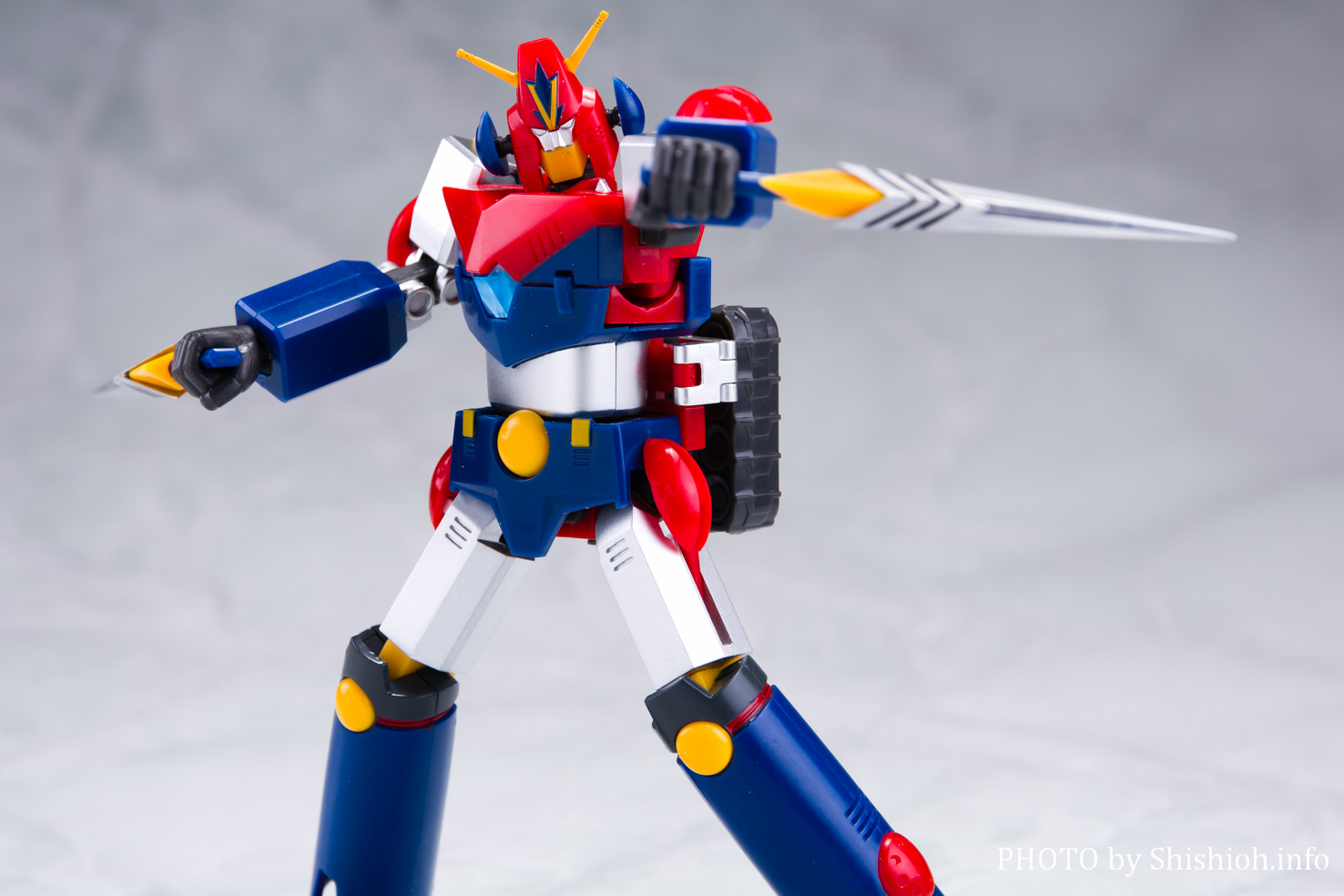 レビュー】 ミニアクションフィギュア 超電磁ロボ コン・バトラーV (本体)