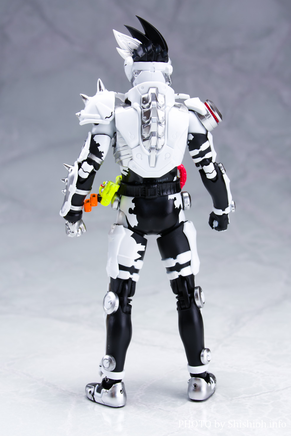 レビュー】 S.H.Figuarts 仮面ライダーゲンム ゾンビアクション