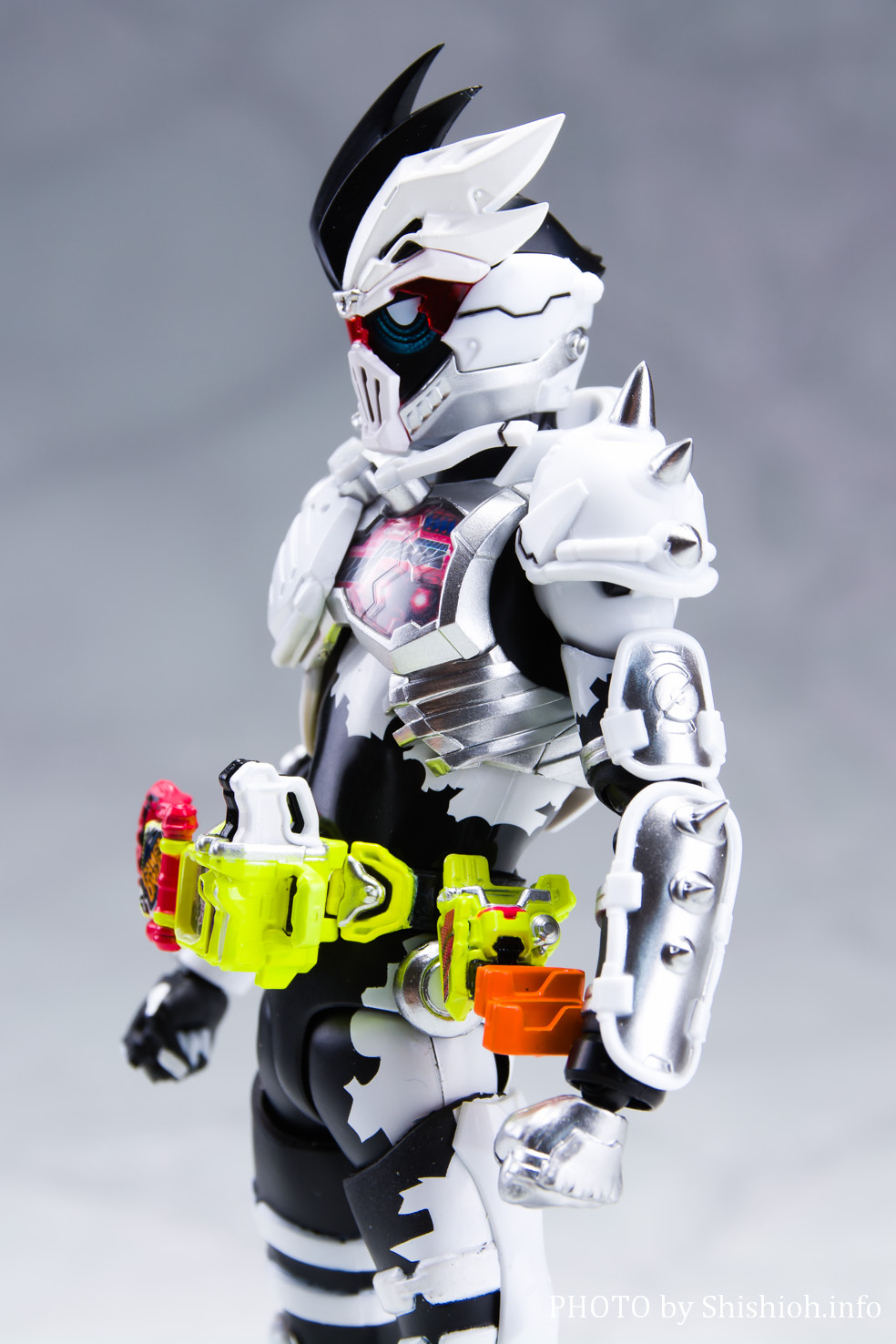 レビュー】 S.H.Figuarts 仮面ライダーゲンム ゾンビアクション