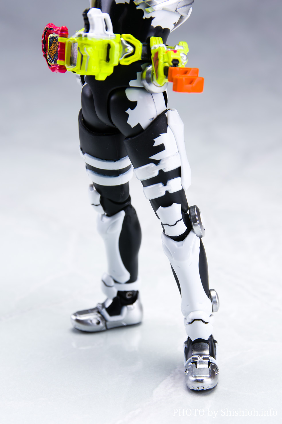 レビュー】 S.H.Figuarts 仮面ライダーゲンム ゾンビアクション