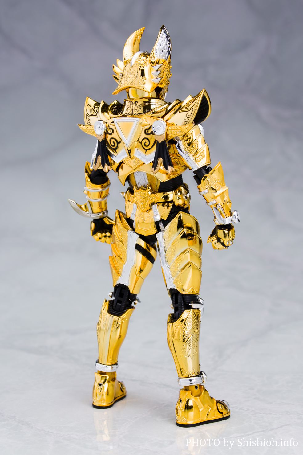 レビュー】S.H.Figuarts （真骨彫製法） 黄金騎士ガロ（冴島鋼牙）
