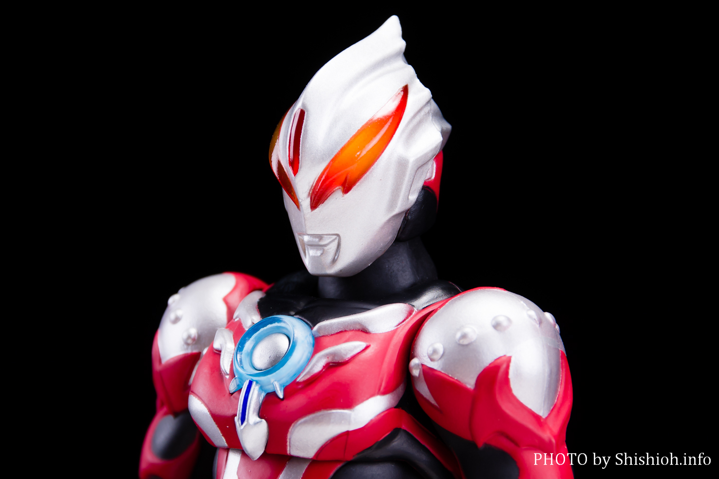 レビュー】S.H.Figuarts ウルトラマンオーブ サンダーブレスター