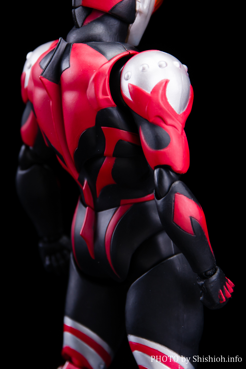 レビュー】S.H.Figuarts ウルトラマンオーブ サンダーブレスター