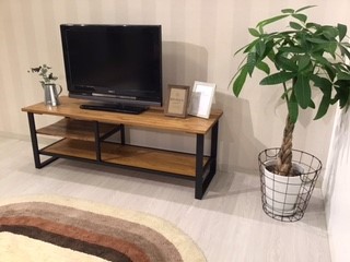 パイン集成材のカフェ風テレビボード | ショップニュース | 港北 TOKYU