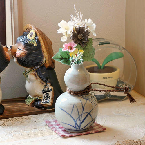 楽天市場】在庫数限り 信楽焼 一輪挿し 絵付 瓢箪 ミニ 花瓶 陶器