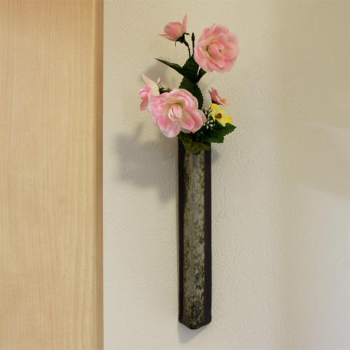 楽天市場】信楽焼 壁掛け 花瓶 黒 掛分 三角 掛花入 陶器 おしゃれ 花