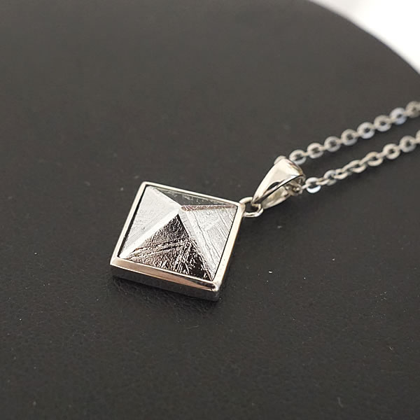 楽天市場】メテオライト (ギベオン隕石) ピラミッド型 ペンダント