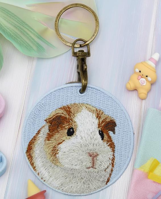 楽天市場】アニマル両面シルク刺繍キーホルダー モルモット 超かわいい