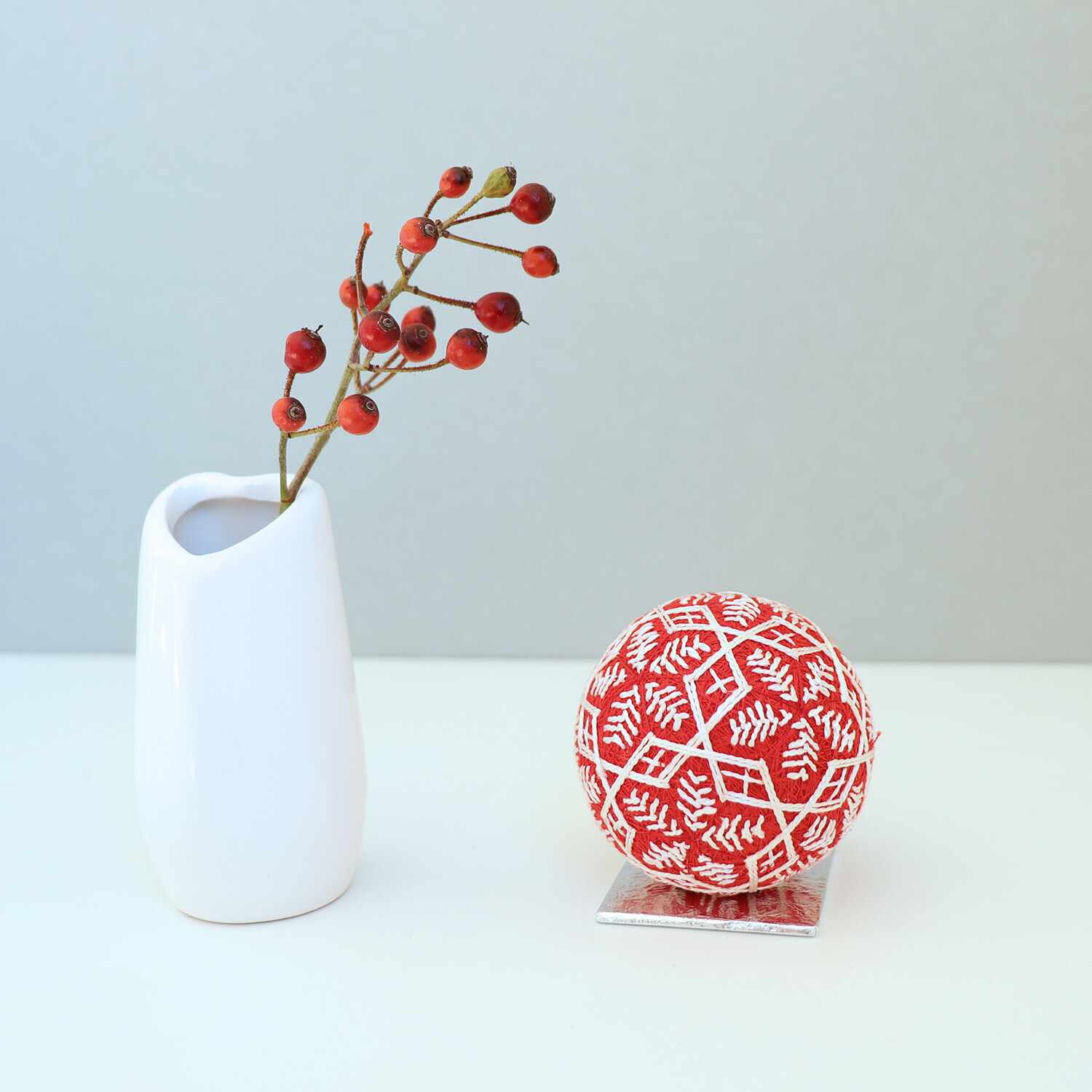 楽天市場】手鞠 毬 手毬 ボール 北欧風 刺繍 置物 オーナメント