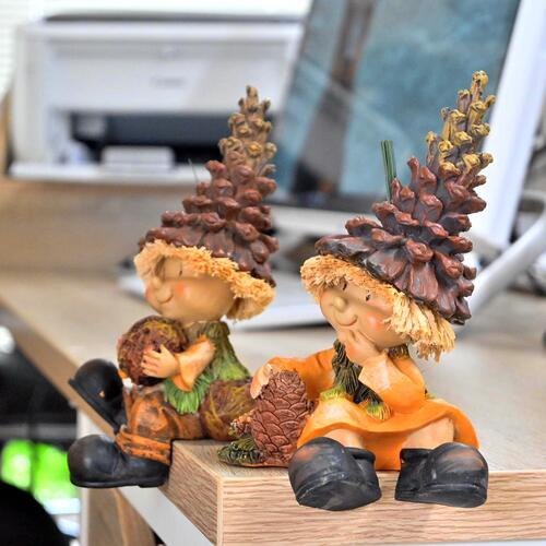 楽天市場】まつぼっくりの妖精置物 かわいい置物 松ぼっくり クルミ