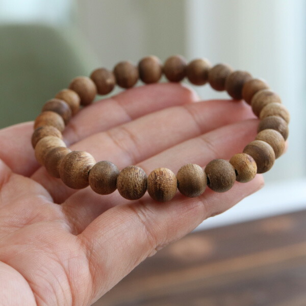 楽天市場】沈香 数珠ブレスレット 尺四玉（約8×9ミリ） 桐箱入り【腕輪