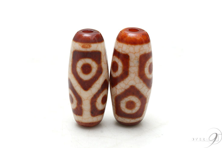 dZi beadsジービーズ 西蔵 玉髄 上肯 龍紋 陰陽太極図天珠 チベット民族伝世 アンティークジービーズ（老天珠）をご紹介いたします。