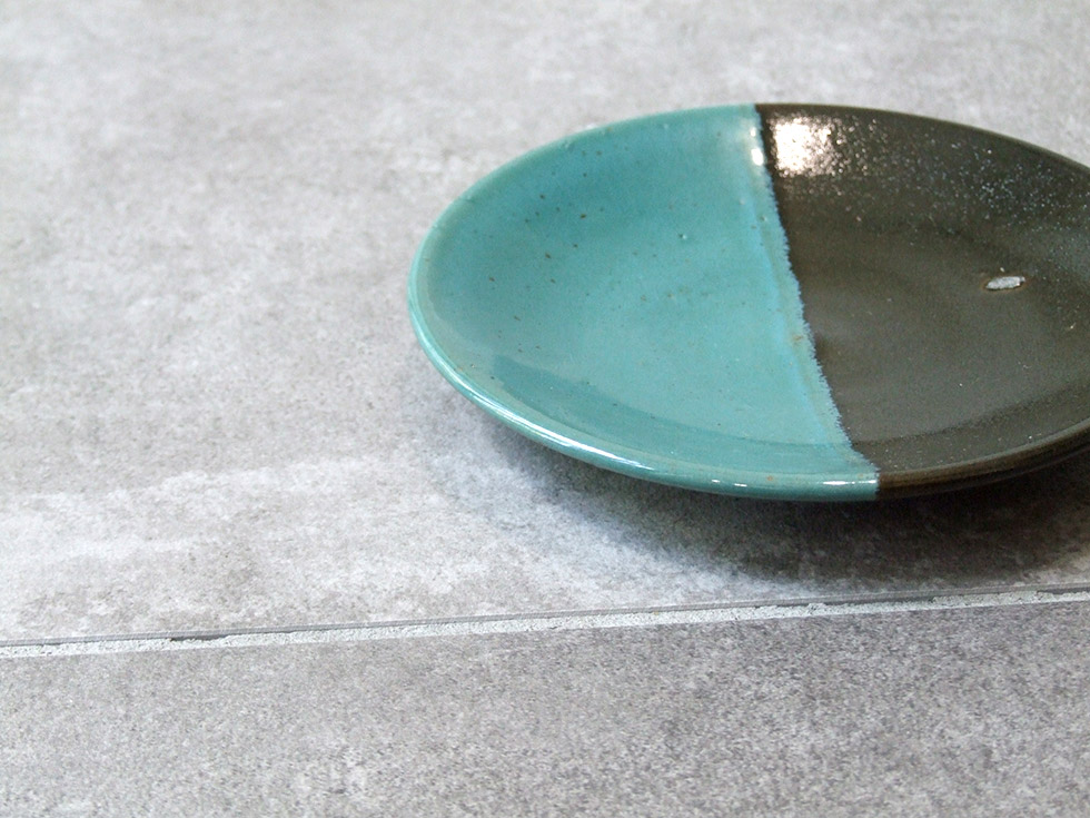 楽天市場】鳥取の民藝 牛ノ戸焼窯元 5寸皿 小皿 黒と緑の染分 B : おまめ