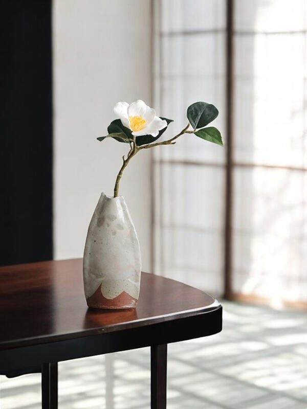 楽天市場】白椿 一輪挿し 常滑焼花器（造花） : あーかんび（AKANBI）