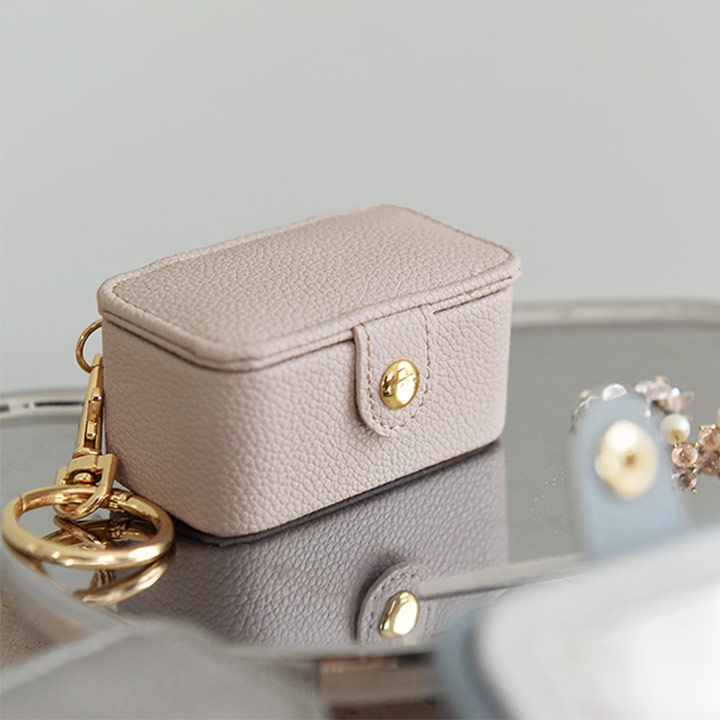 楽天市場】バッグに引っ掛けて持ち運べる ミニアクセサリーケース