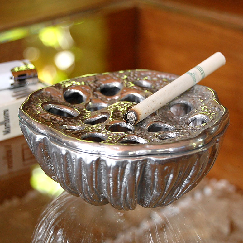 楽天市場】蓮の花托をモチーフにしたオシャレなアルミ製灰皿 灰皿