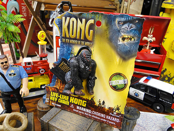 楽天市場】キングコング キーホルダー （威嚇コング） アメリカン雑貨