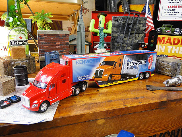 楽天市場】ケンワースT700トレーラー ミニカー （レッド） アメリカン