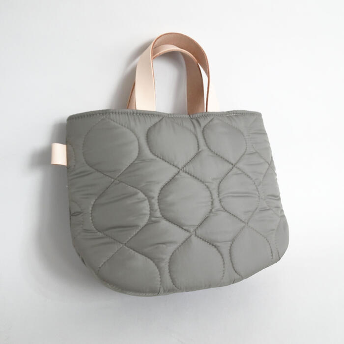 楽天市場】送料無料【ナイロンキルティングラウンドトートバッグ