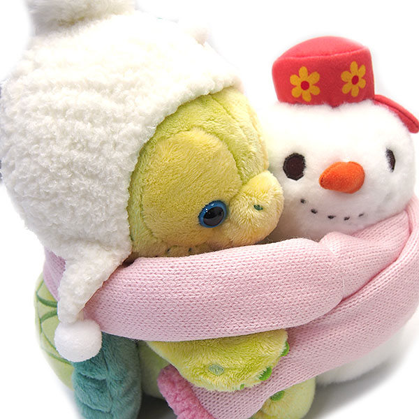 楽天市場】オルメル ぬいぐるみ 雪だるまにマフラーを巻いてあげている