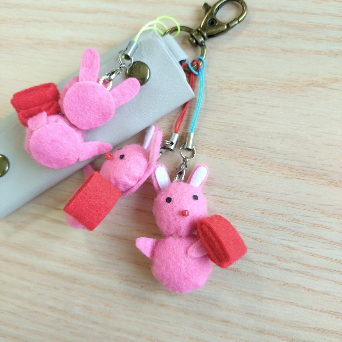 楽天市場】携帯ストラップ ランドセルうさちゃんのストラップ フェルト