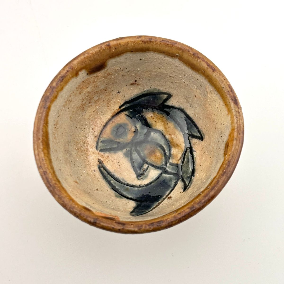 楽天市場】壺屋焼 人間国宝 金城次郎作 魚文ぐい呑 やちむん 壺屋焼