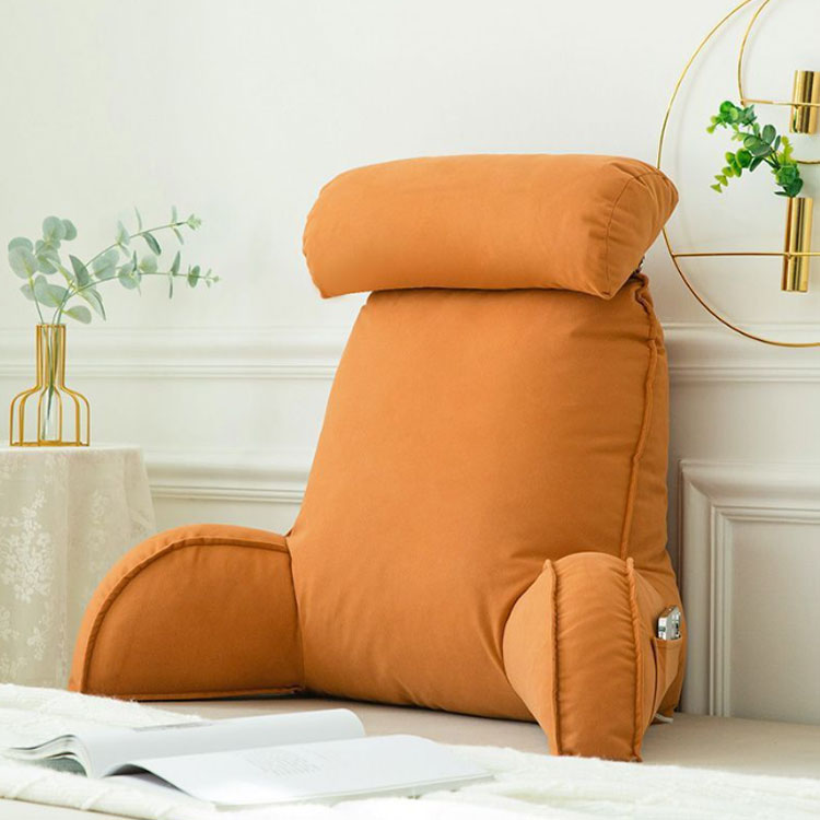 楽天市場】 背中クッション クッション 三角 自立型 背もたれ