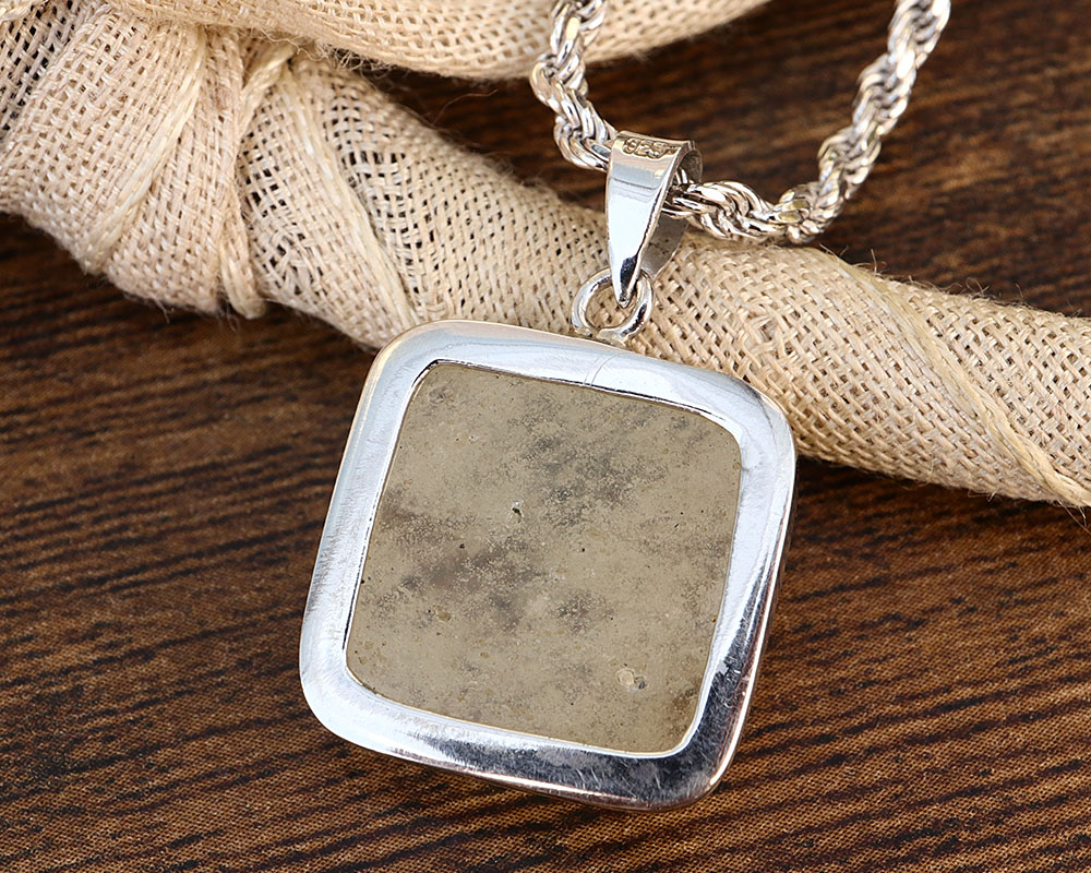 楽天市場】リビアンゴールドテクタイト ペンダントトップ リビアン