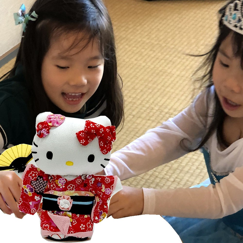 楽天市場】キティ ぬいぐるみ 人形 キティちゃん 赤い着物 Mサイズ