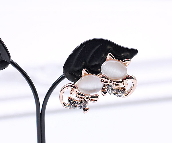 楽天市場】ねこ ピアス or イヤリング 可愛い 猫 キラキラ 輝く