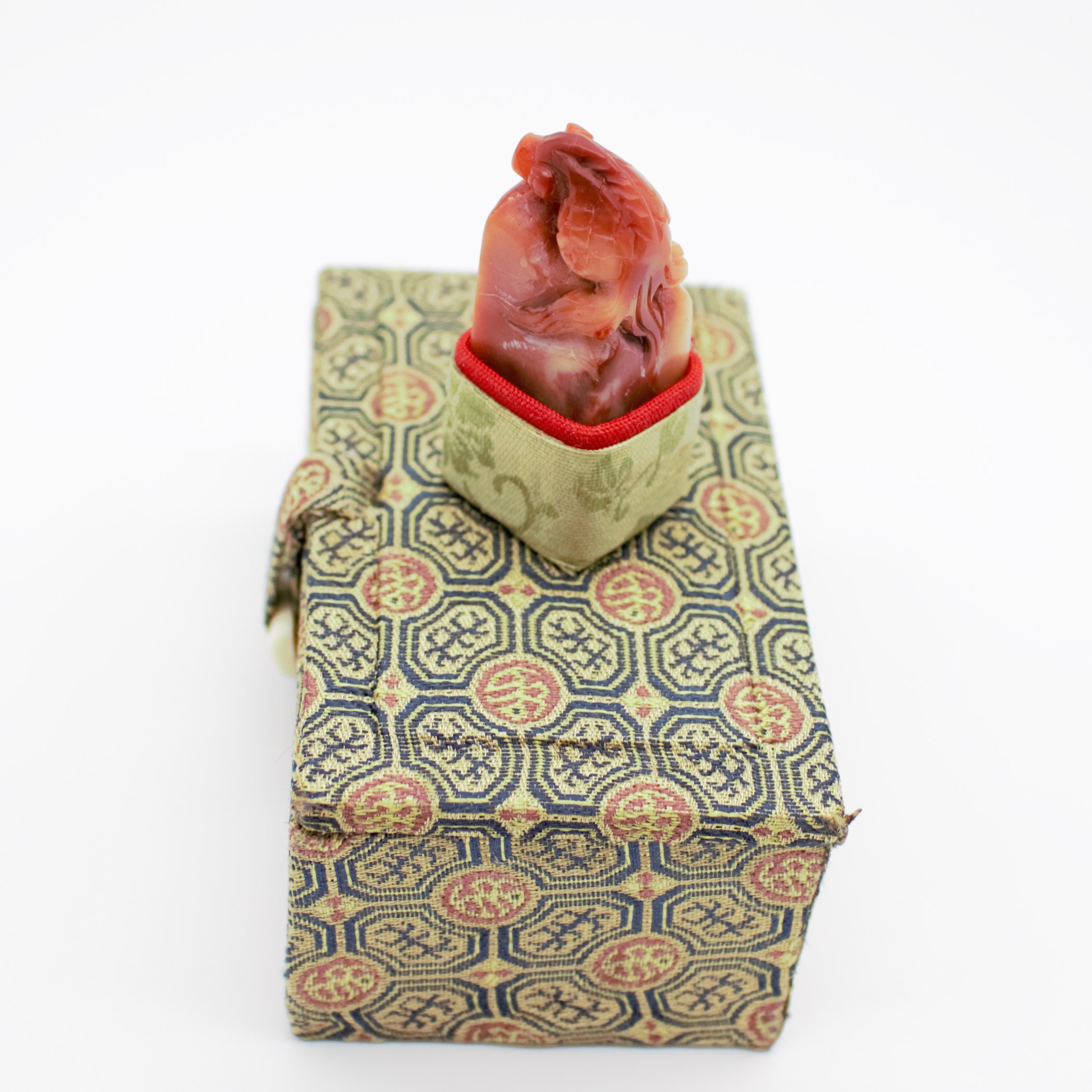 楽天市場】篆刻用印材 『寿山石印材・金魚鈕』 鈕付 金魚 錦箱入り 石