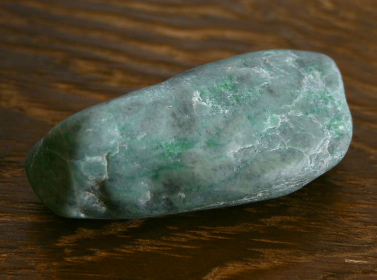 楽天市場】糸魚川翡翠原石 G00126 61mm*31mm*21mm : 糸魚川ヒスイの店