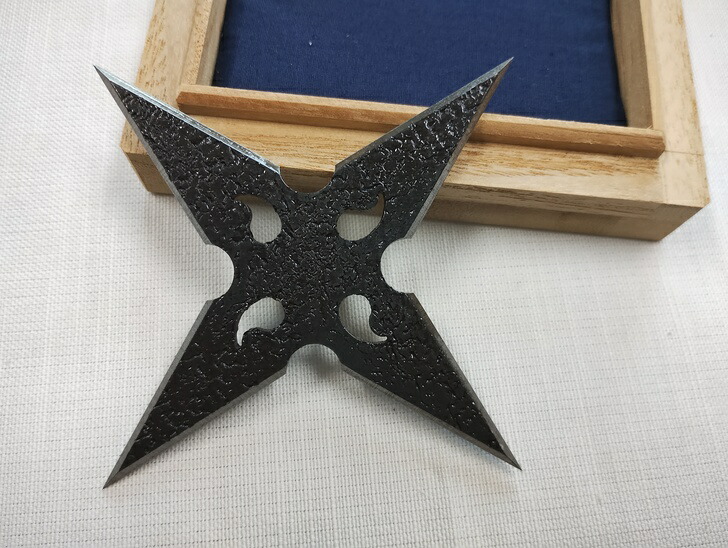 楽天市場】観賞用手裏剣 勾玉四方 鎚目仕上 桐箱入り : ハウスキング