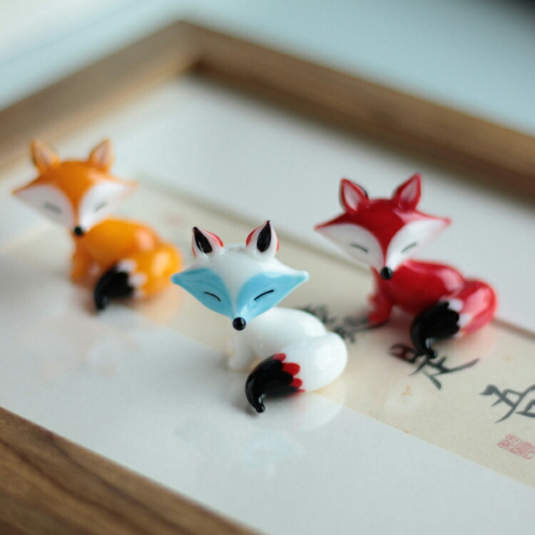 楽天市場】守護 白狐 オブジェ 瑠璃細工 置物 キツネ 動物 置き物