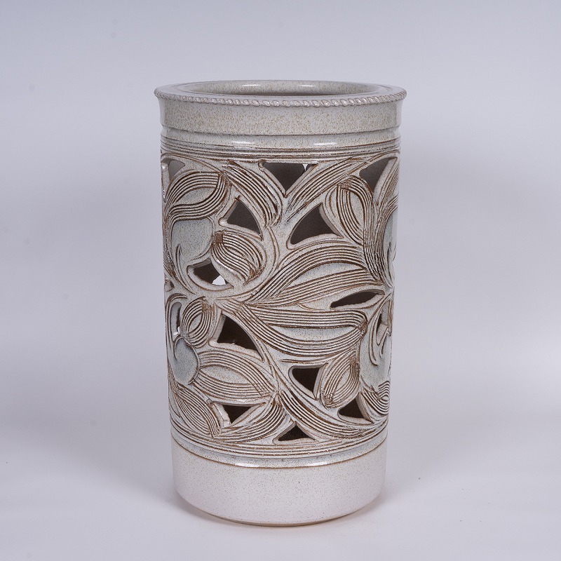 楽天市場】傘立て 陶器 信楽焼 切立唐草透し彫(かすみ釉) 傘立