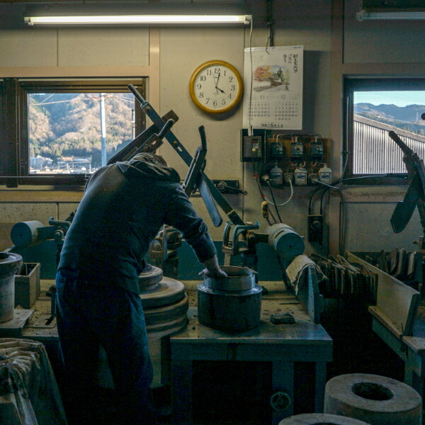 楽天市場】傘立て 陶器 信楽焼 ぶどう透し彫 (かすみ釉) 傘立 開店祝い