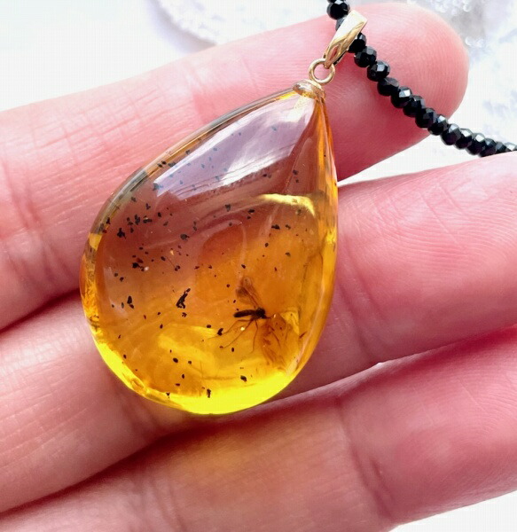 楽天市場】【天然琥珀】【虫入り琥珀】琥珀ペンダント K18 バルト海産