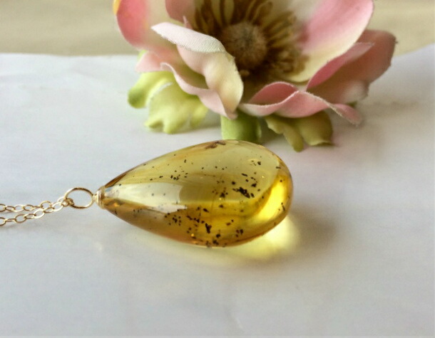 楽天市場】【天然琥珀】【虫入り琥珀】琥珀ペンダント K18 バルト海産