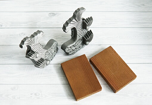 楽天市場】瓦の鯱【シャチホコ一対(小)】 [ いぶし銀 しゃちほこ 伝統