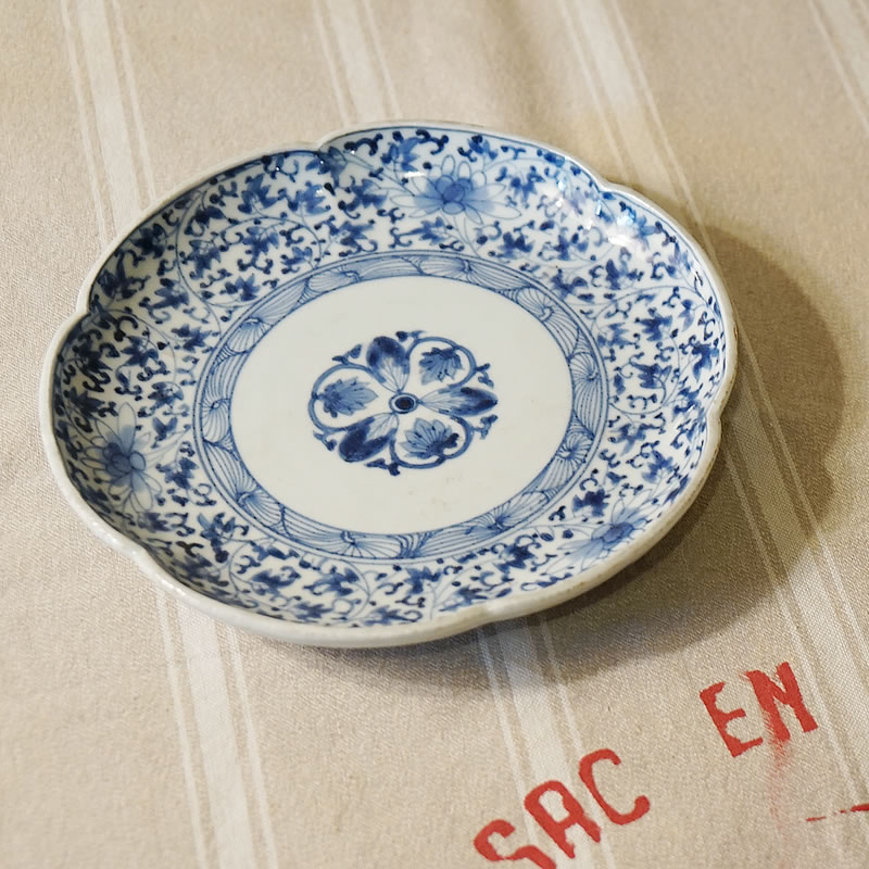 楽天市場】ヴィンテージ 古伊万里 19cm 丸皿 花唐草文 和風 伊万里焼