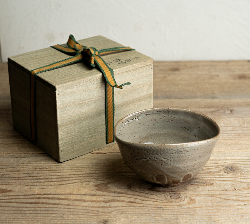 楽天市場】骨董○無地唐津沓型茶碗○小ニュウあり / 唐津焼 | 江戸後期