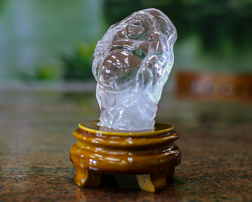 楽天市場】訳アリ品 天然水晶 布袋様彫りレインボークォーツ 水晶布袋