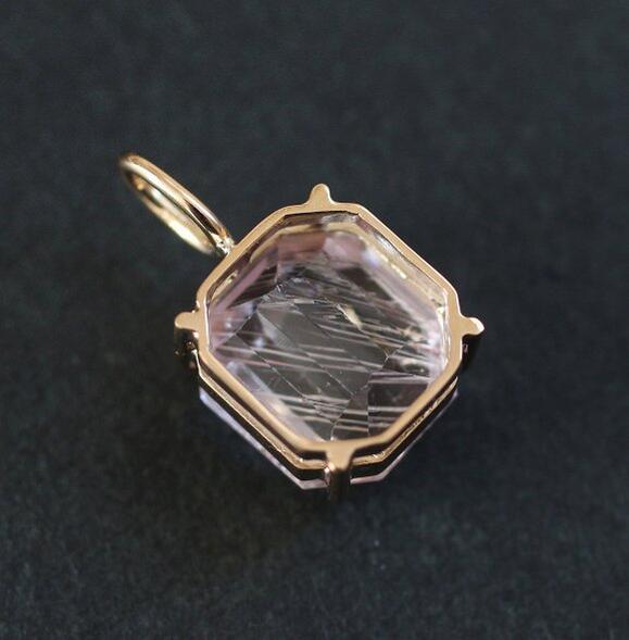 楽天市場】チューブインクンツァイト K18 ペンダントトップ（スクエア