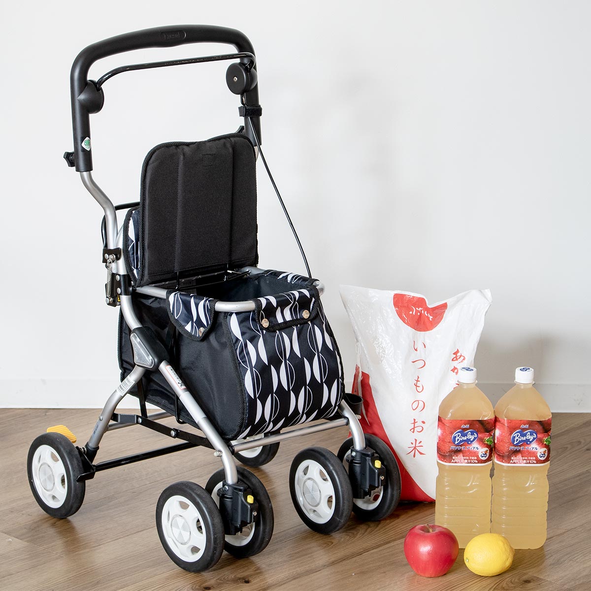 楽天市場】シルバーカー ミドルタイプ ルーティ2 コンパクト 座れる 幸