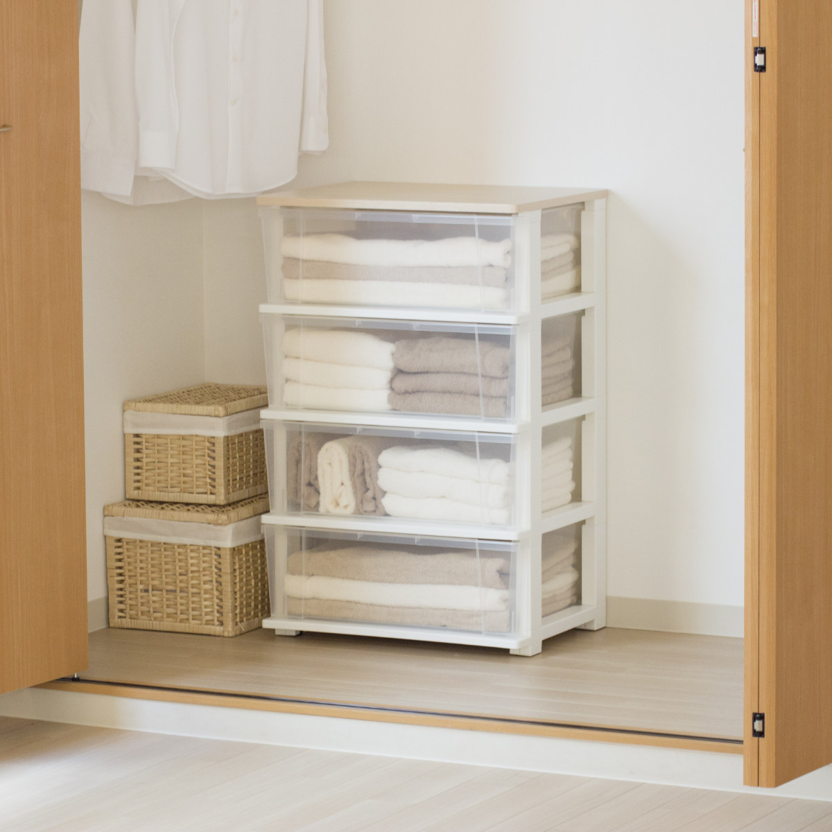 楽天市場】チェスト 4段 幅54×奥行40×高さ84cm コロ付き プラスチック