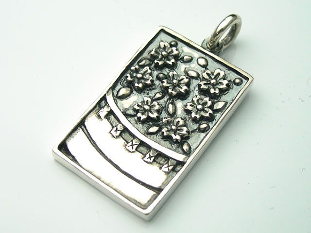 楽天市場】【和柄シルバー】花札-桜に幕ペンダントトップ【送料無料