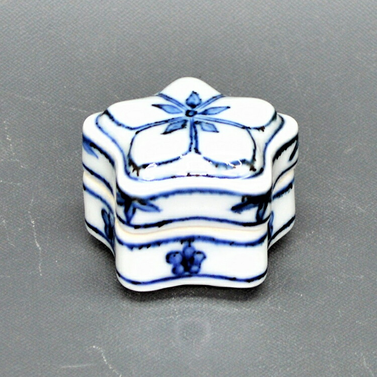 楽天市場】香合 呉須菱馬 染付屏風箱 呉須有馬筆 染付張甲牛 祥瑞瑠璃