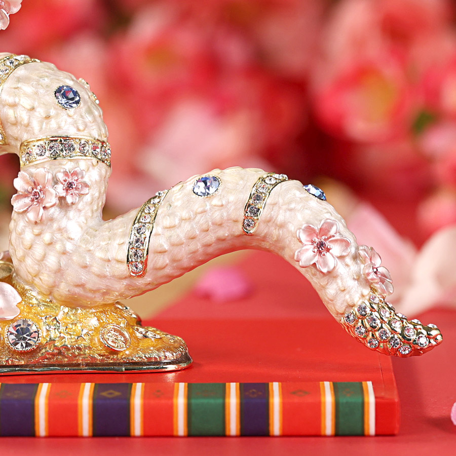 楽天市場】＜桜白蛇＞白蛇 巳年 干支の置物 ジュエリーボックス