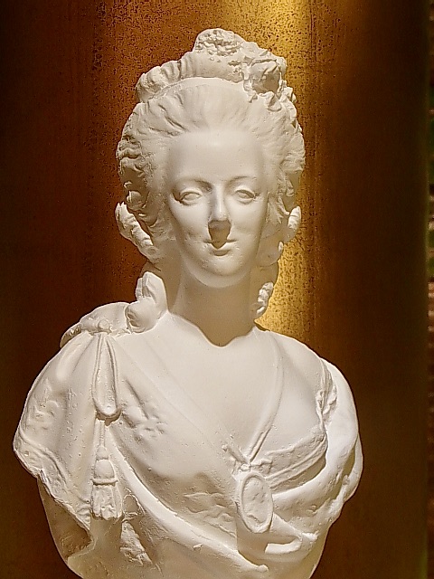 楽天市場】マリーアントワネット胸像 ミニ3 : プラスヴォーチェ