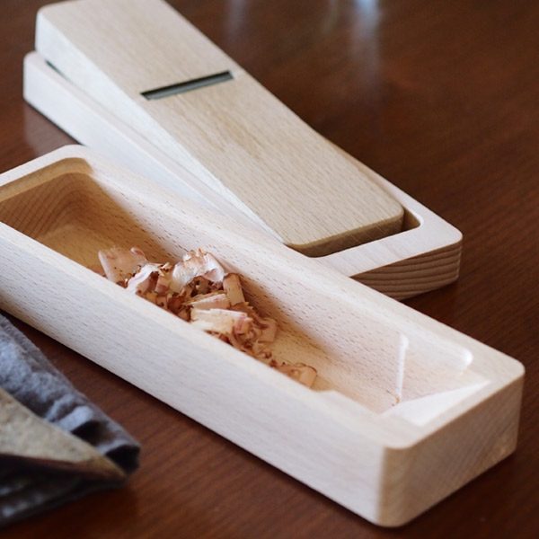 楽天市場】台屋 鰹節削り器 別注青紙×ブナ / かつお節削り器